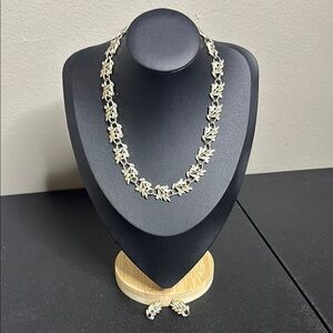 Vintage 1950s Silver Tone Leaves & Floral Rhinestone Necklace Earrings Set​​